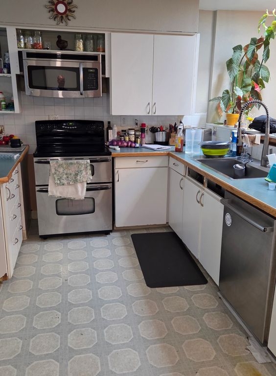 Before: old kitchen with very dated features and some wear and tear.